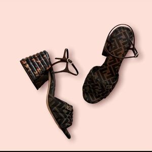 Fendi SANDAL SIZE 40